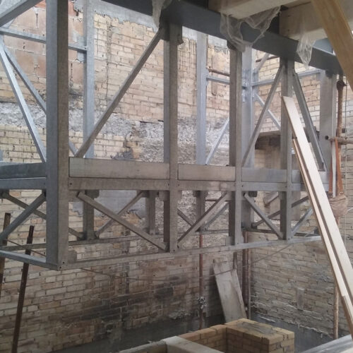 07 blocco servizi sospeso cantiere struttura in acciaio sopra camino Cupra_8