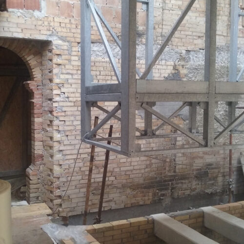 08 blocco servizi sospeso cantiere struttura in acciaio sopra camino Cupra_8