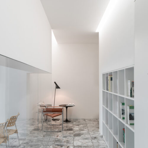 2 B0036938 ingresso ufficio arredo su misura tavolino lampada sedia wasilly