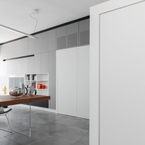 2 B0037057 tavolo sospeso ed arredo contenitore su misura e illuminazione a sospensione luceplan compendium