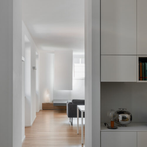2 B0037371 cucina soggiorno con parquet tavolo mdf tense